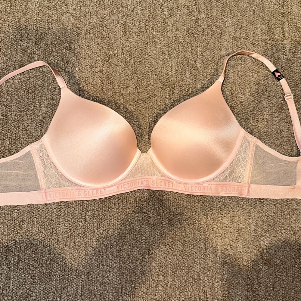 NWT Victoria’s secret Bra 😍